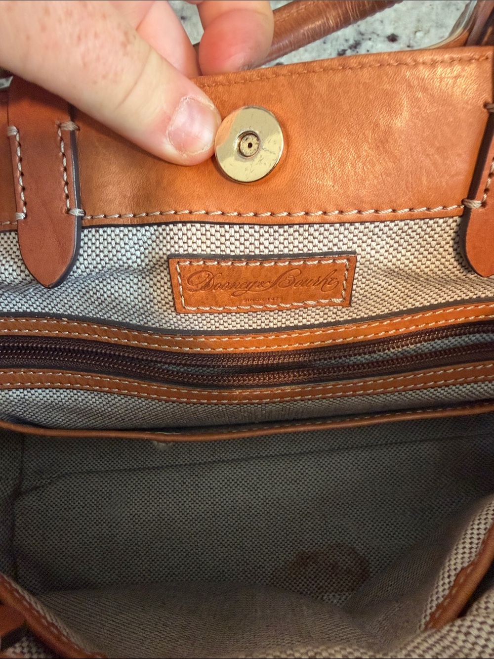 Dooney & Bourke City Patent Leather Small Glossy Barlow Bucket bag - Picture 6 of 11